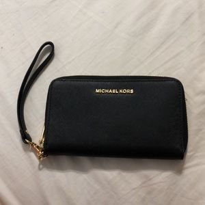 Brand New Michael Kors Jet Set wallet !
